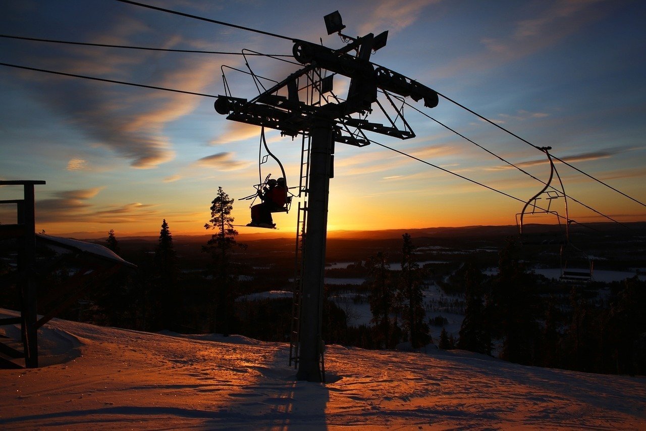 Skilift-Zonsondergang-WISPO