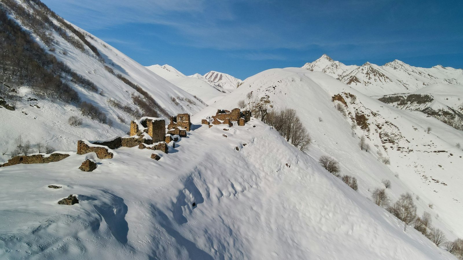 Skien-in-Gudauri-Georgie-Wispo-siarhei-palishchuk-m_CcXjGvay4-unsplash