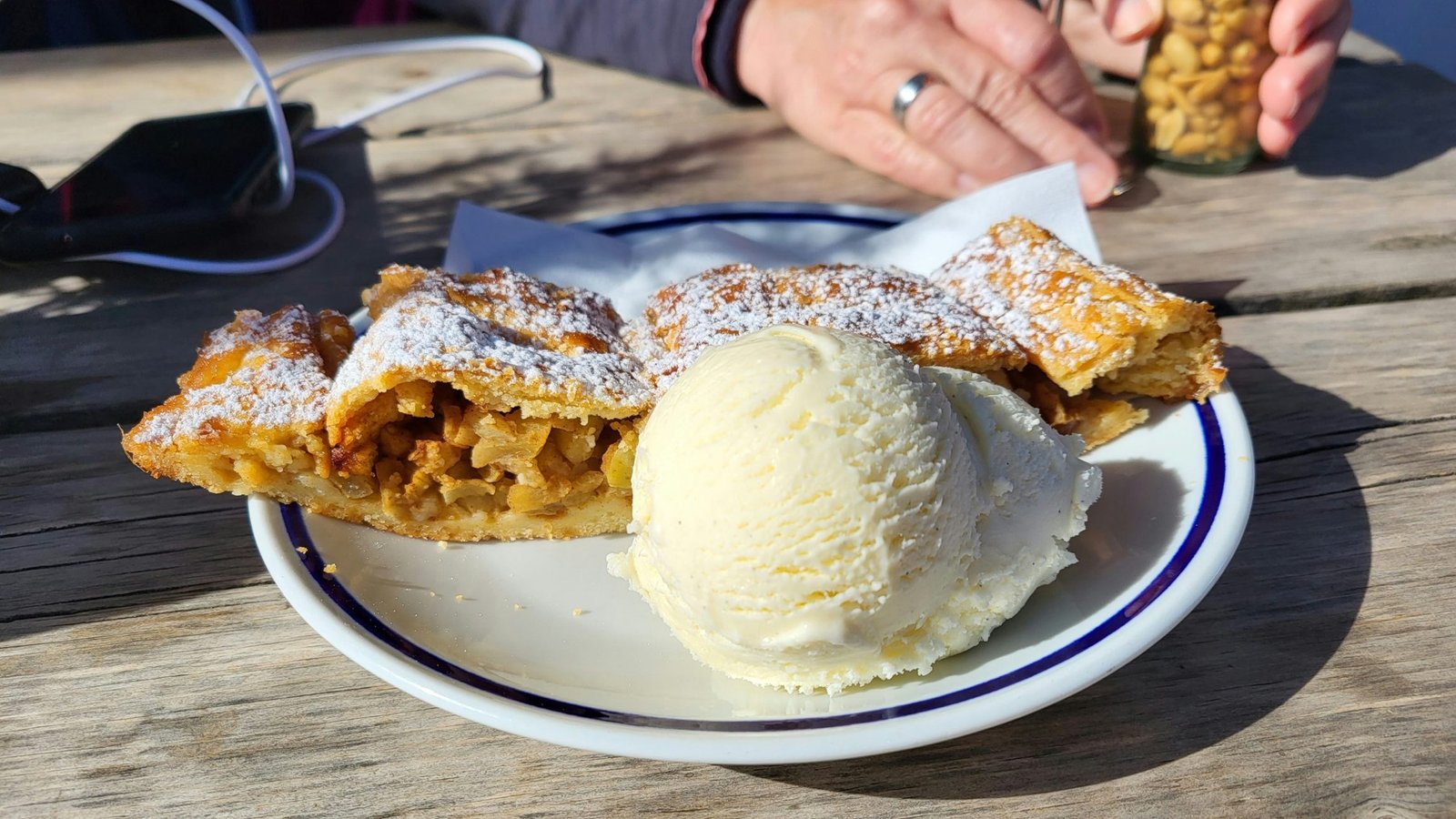 Apfelstrudel-Hochkrimml-Zillertal-Arena-Landsmann-unsplash
