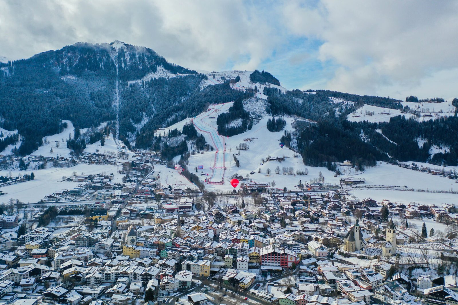 Kitzbuhel-Dorp-Skiwedstrijd-Wispo-Oostenrijk-Kirchberg-Centrum