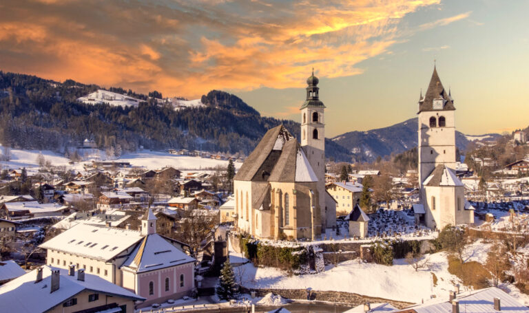 Wintersport-in-Kitzbuhel-Kirchberg-Oostenrijk-Kitzski-Wispo-Dorp-Sfeer